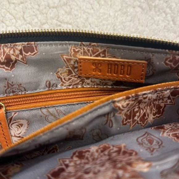 HOBO Black Wristlet - Picture 4 of 10